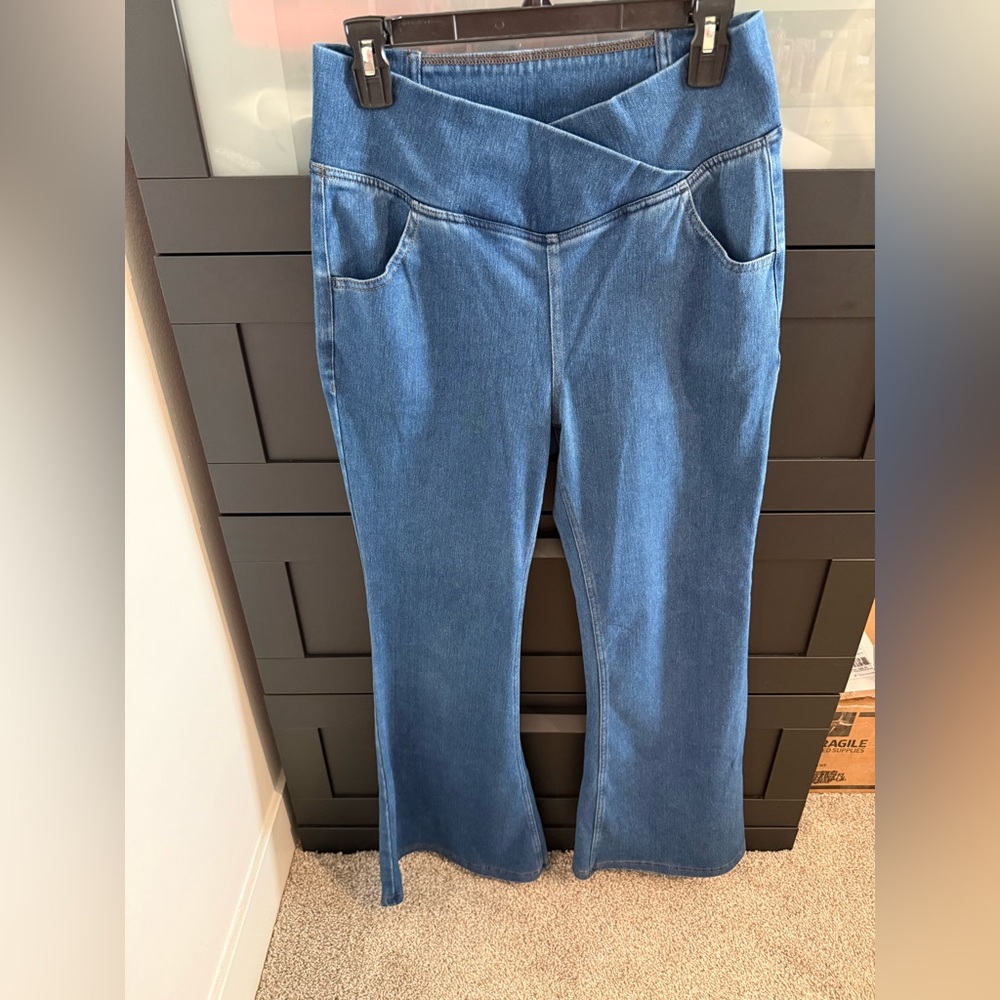 Halara cross over stretchy denim super flare pants - Picture 4 of 5